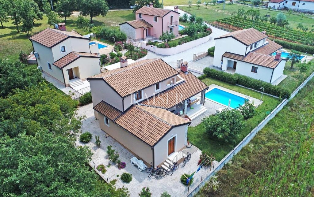 Istra, Sv. Lovreč, družinska hiša z bazenom
