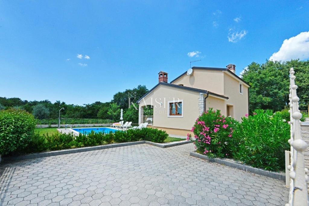 Istra, Sv. Lovreč, družinska hiša z bazenom