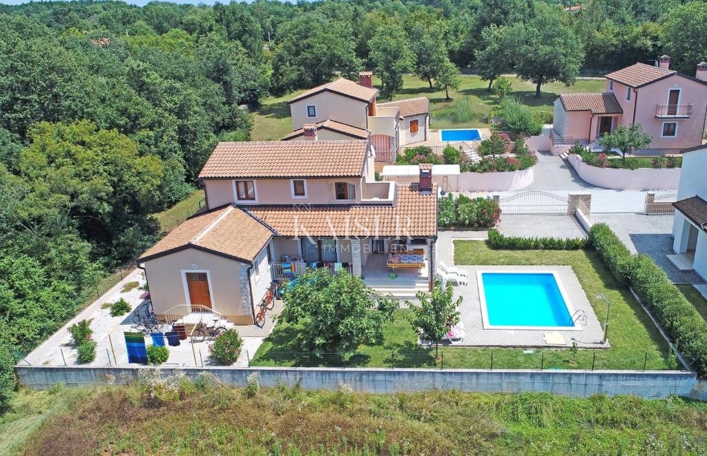 Istra, Sv. Lovreč, družinska hiša z bazenom