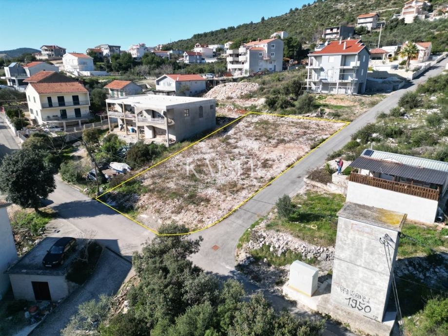  Zazidljivo zemljišče Marina, 731m2
