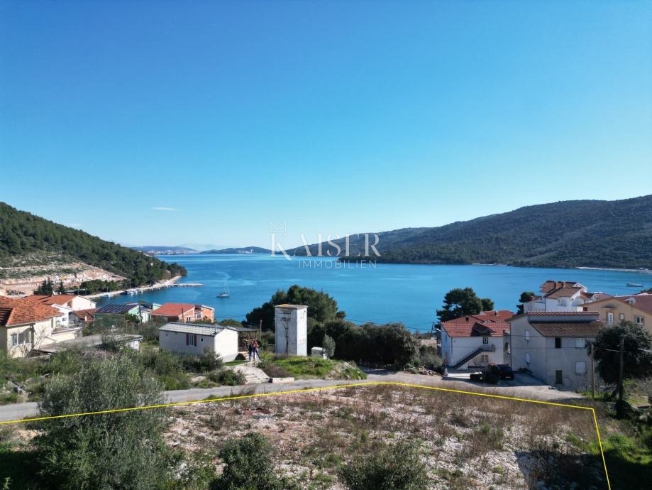 Zazidljivo zemljišče Marina, 731m2