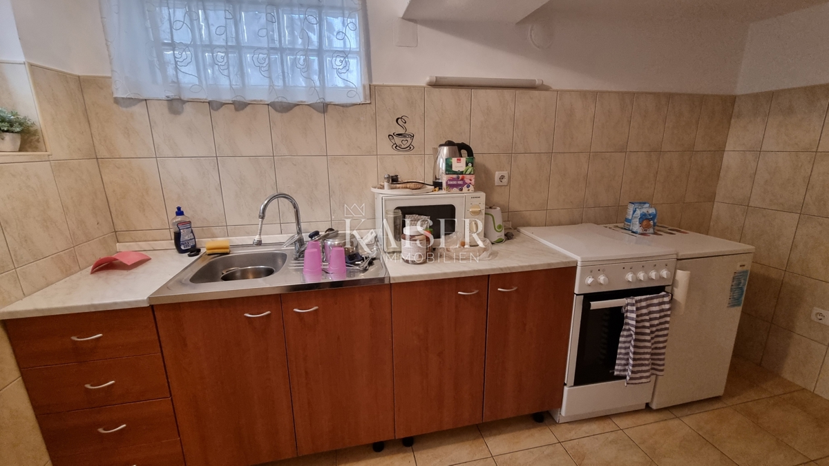 Novi Vinodolski - dve hiši v bližini centra mesta za popolno prenovo