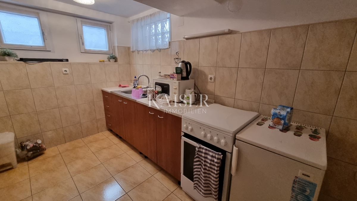 Novi Vinodolski - dve hiši v bližini centra mesta za popolno prenovo
