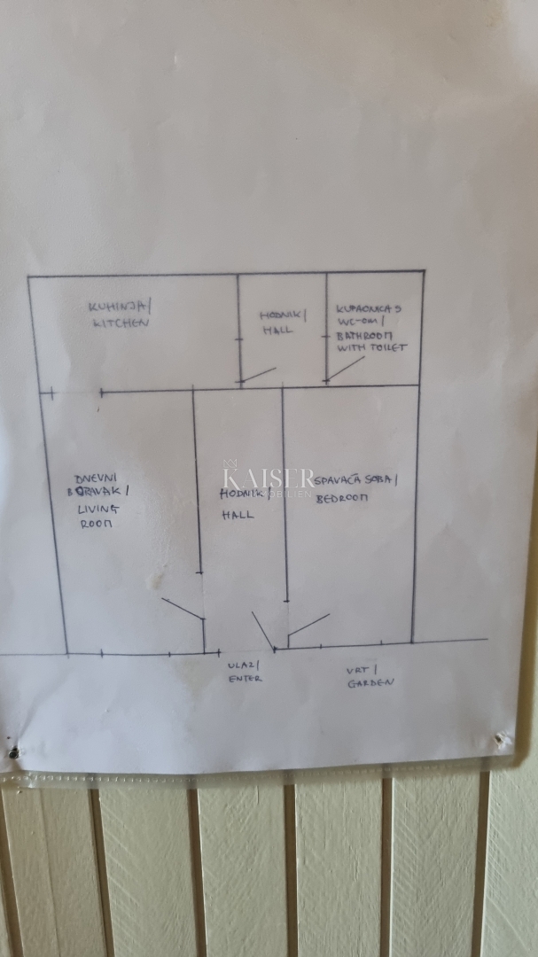Novi Vinodolski - dve hiši v bližini centra mesta za popolno prenovo