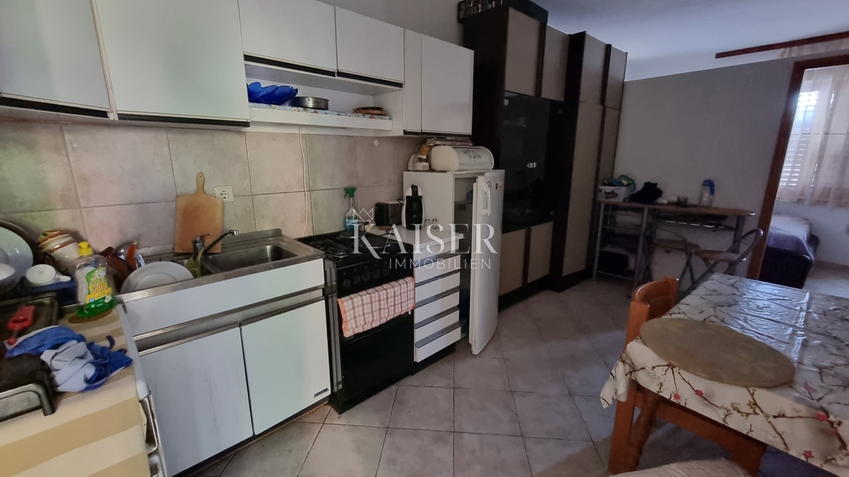 Novi Vinodolski - dve hiši v bližini centra mesta za popolno prenovo
