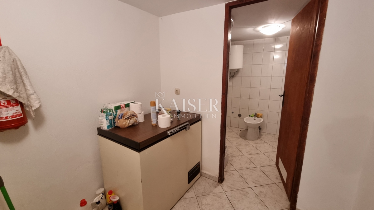 Novi Vinodolski - dve hiši v bližini centra mesta za popolno prenovo