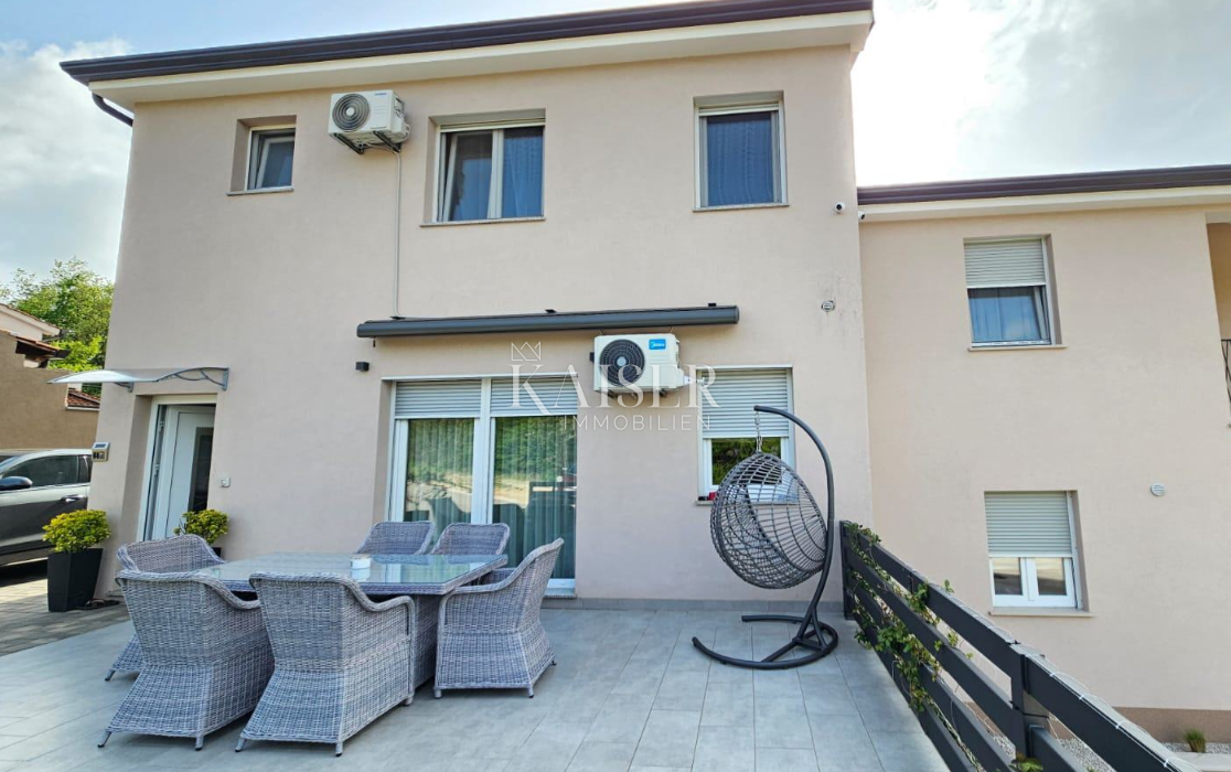Istra - Poreč, dve moderni družinski hiši z apartmaji 