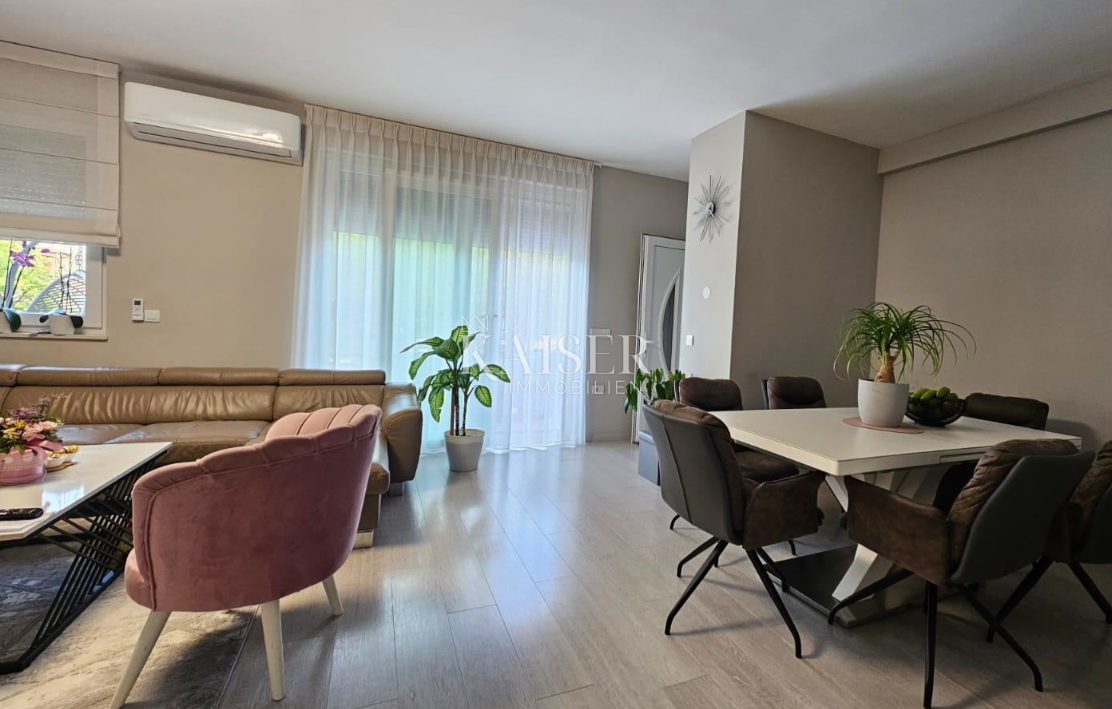 Istra - Poreč, dve moderni družinski hiši z apartmaji 