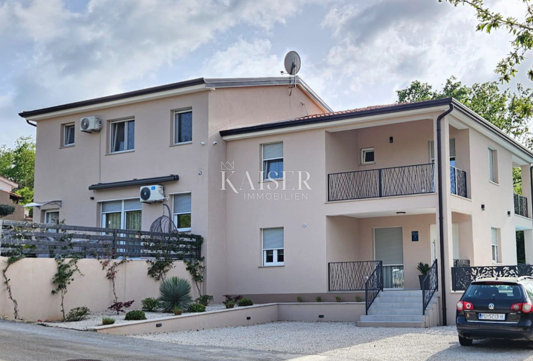 Istra - Poreč, dve moderni družinski hiši z apartmaji 