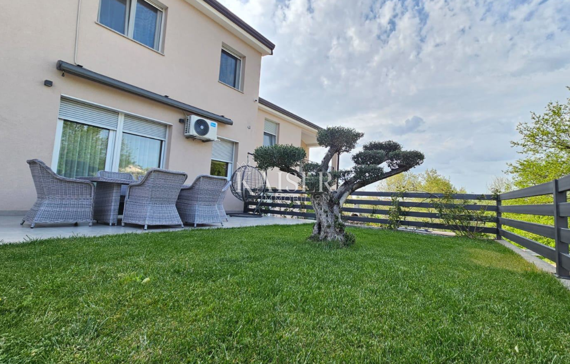 Istra - Poreč, dve moderni družinski hiši z apartmaji 