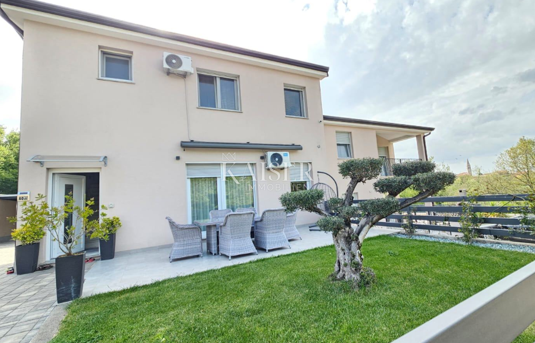 Istra - Poreč, dve moderni družinski hiši z apartmaji 