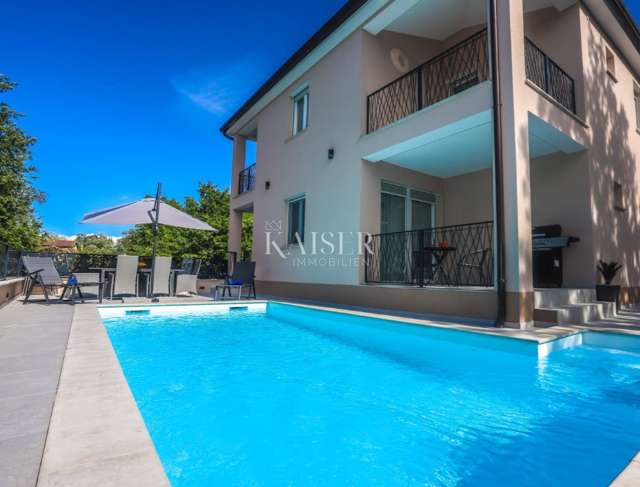 Istra - Poreč, dve moderni družinski hiši z apartmaji 