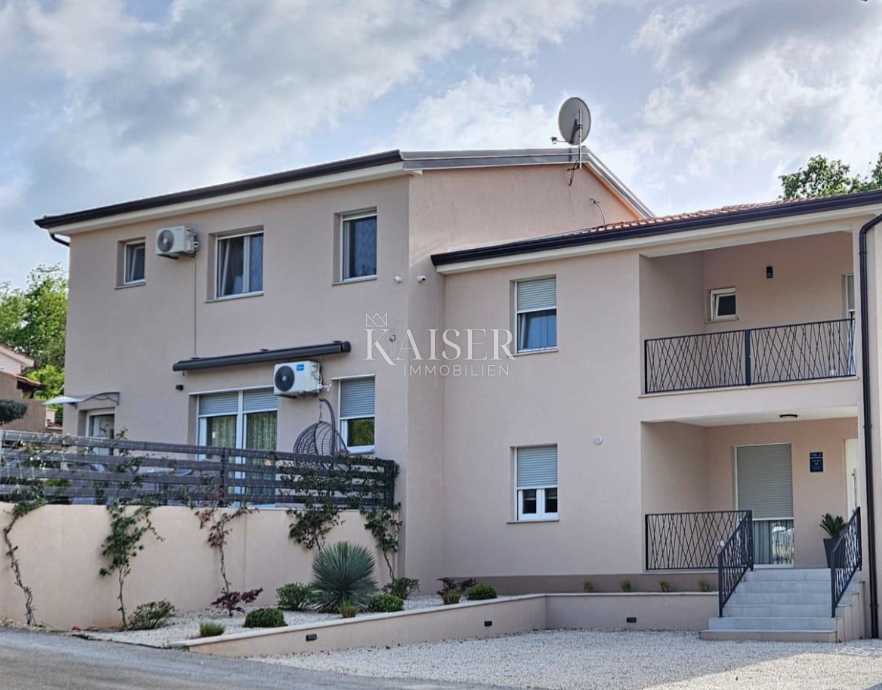 Istra - Poreč, dve moderni družinski hiši z apartmaji 