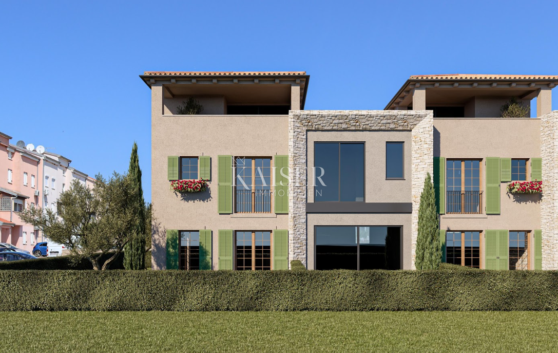 Istra - Poreč, vrstna hiša z modernim in rustikalnim videzom