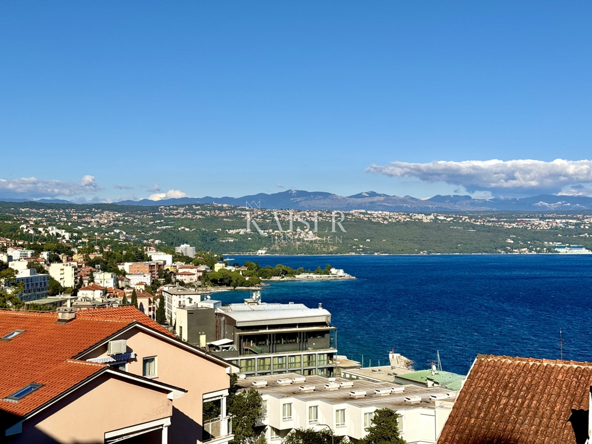 Opatija – Odlično 2-sobno stanovanje z 2 balkonoma, čudovitim razgledom in dvojno garažo