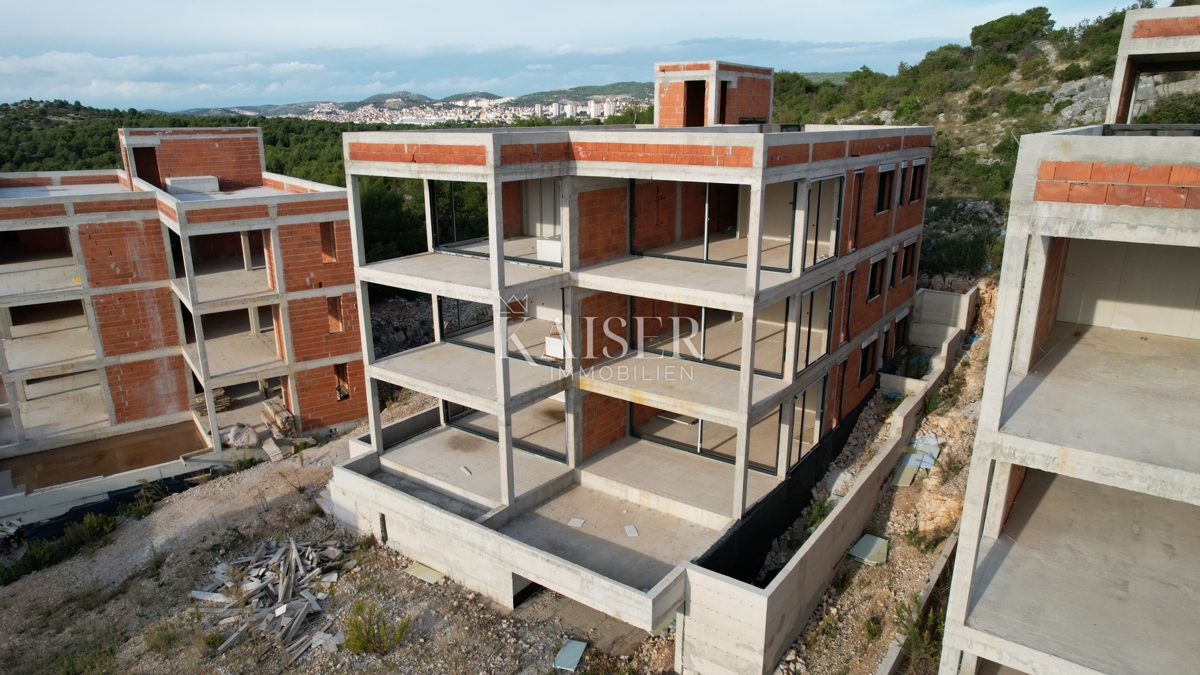 Luksuzno stanovanje v pritličju (Apartma 1) s prostornim zasebnim vrtom, Mandalina - Šibenik