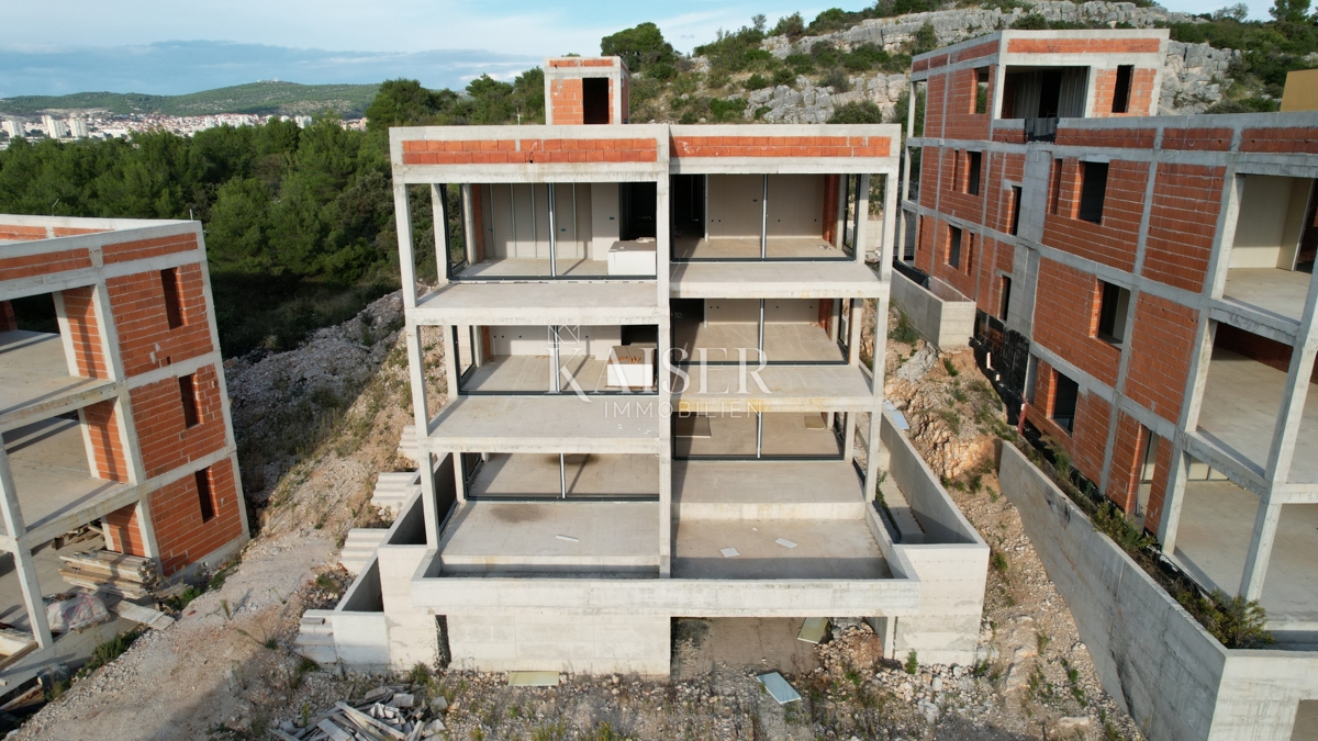 Luksuzno stanovanje v pritličju (Apartma 1) s prostornim zasebnim vrtom, Mandalina - Šibenik