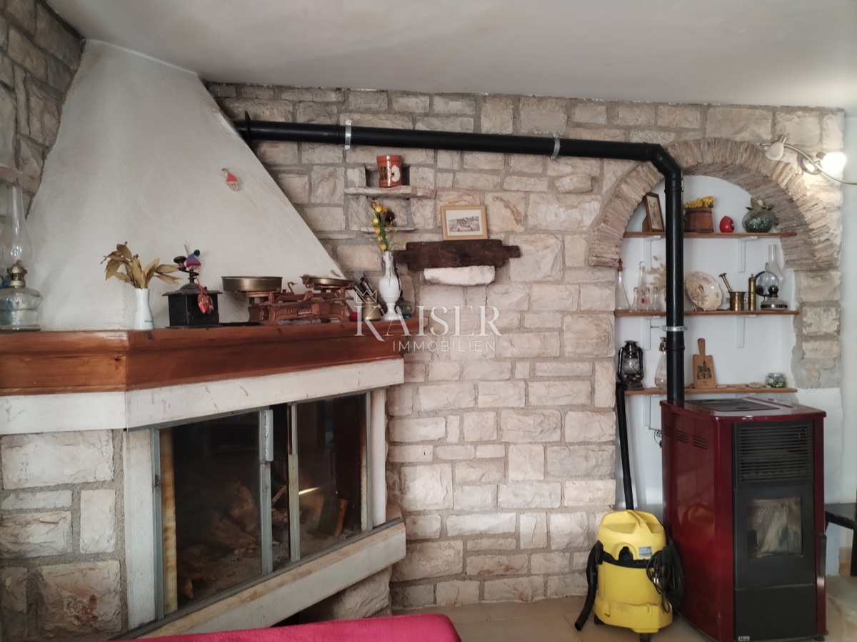 Istra, Novigrad, prodaja 2 apartmaja, vsak po 64 m2