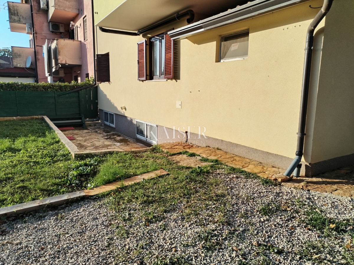 Istra, Novigrad, prodaja 2 apartmaja, vsak po 64 m2