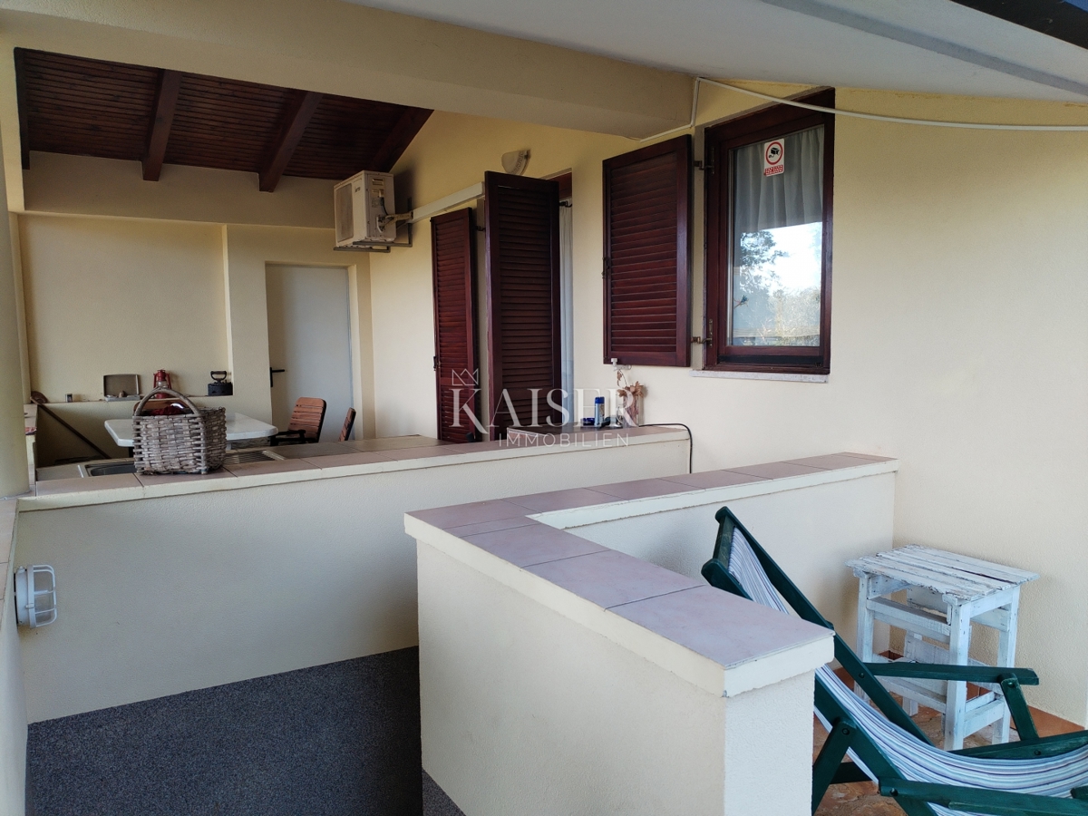 Istra, Novigrad, prodaja 2 apartmaja, vsak po 64 m2