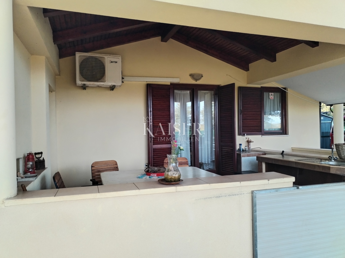 Istra, Novigrad, prodaja 2 apartmaja, vsak po 64 m2