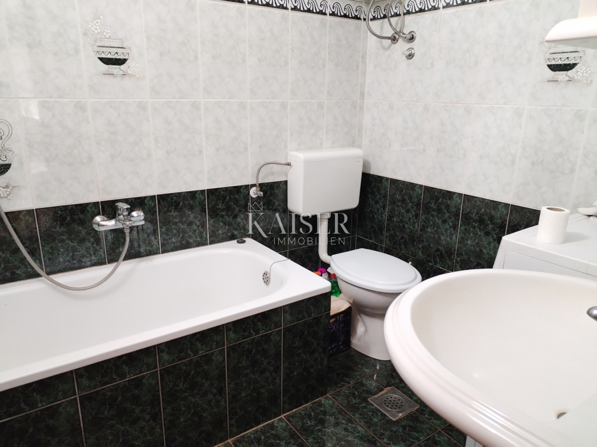 Istra, Novigrad, prodaja 2 apartmaja, vsak po 64 m2