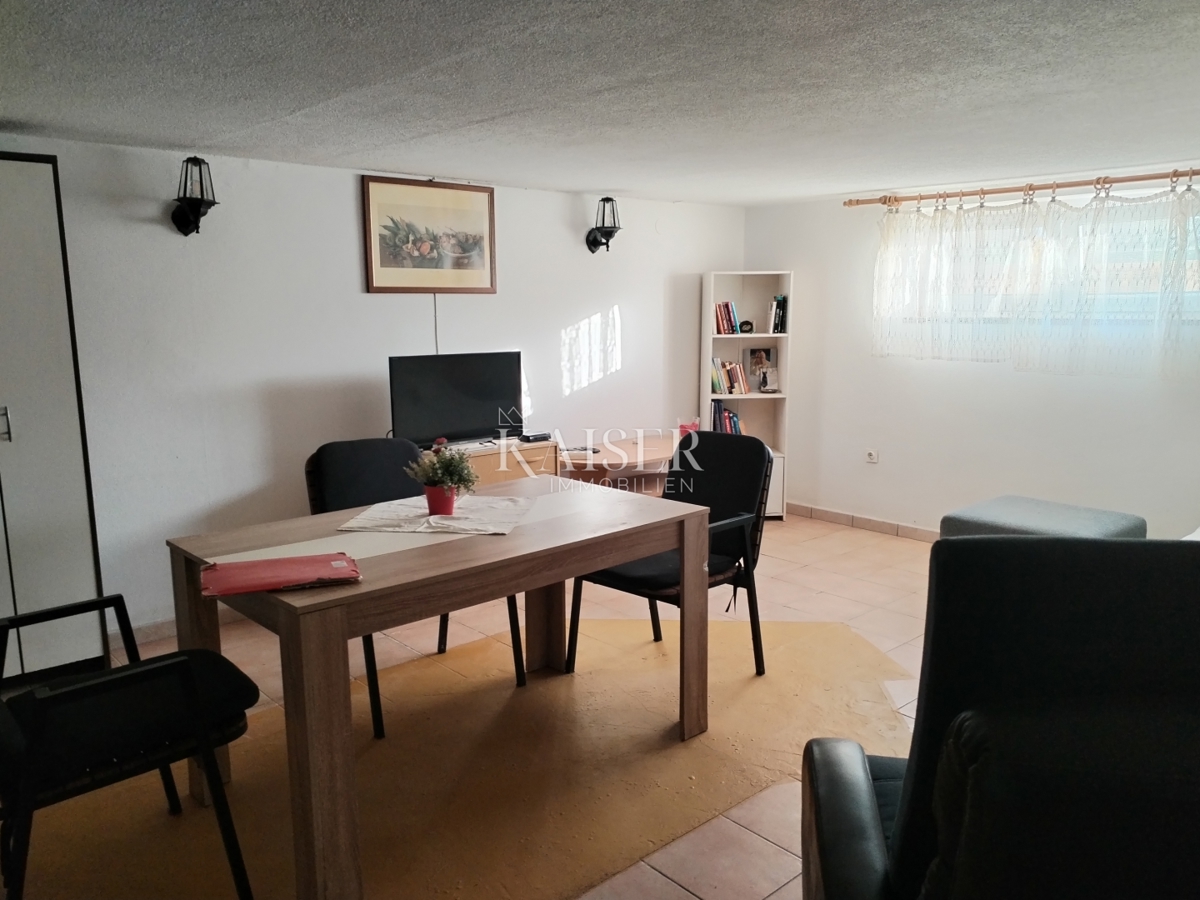 Istra, Novigrad, prodaja 2 apartmaja, vsak po 64 m2