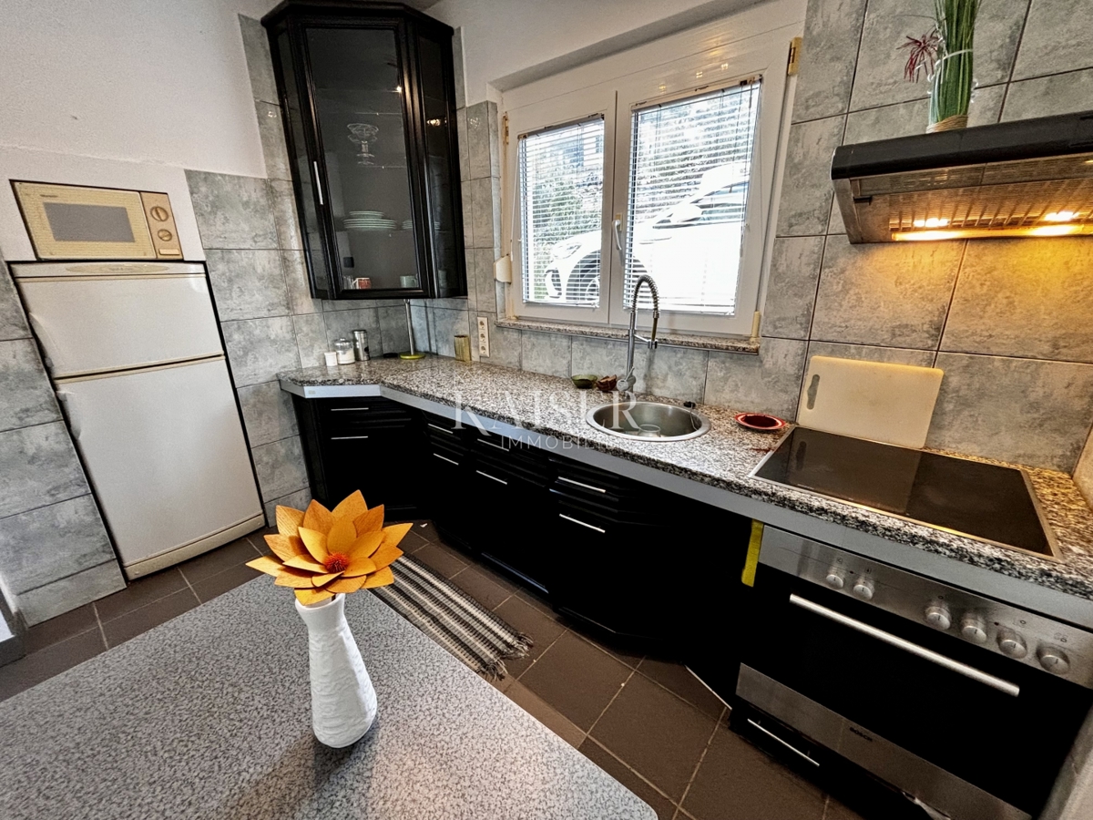 Opatija, Brseč - priložnost, hiša s pogledom na morje in več apartmaji, 206 m2