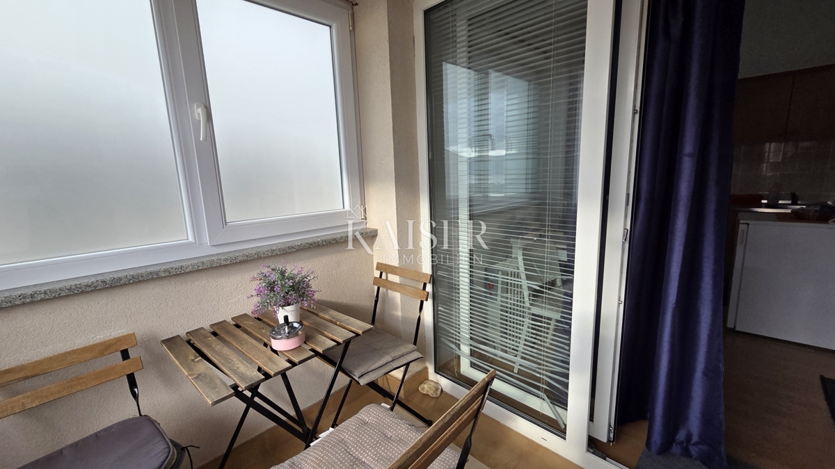 Novi Vinodolski - apartma, studio z ločeno sobo in pogledom na morje