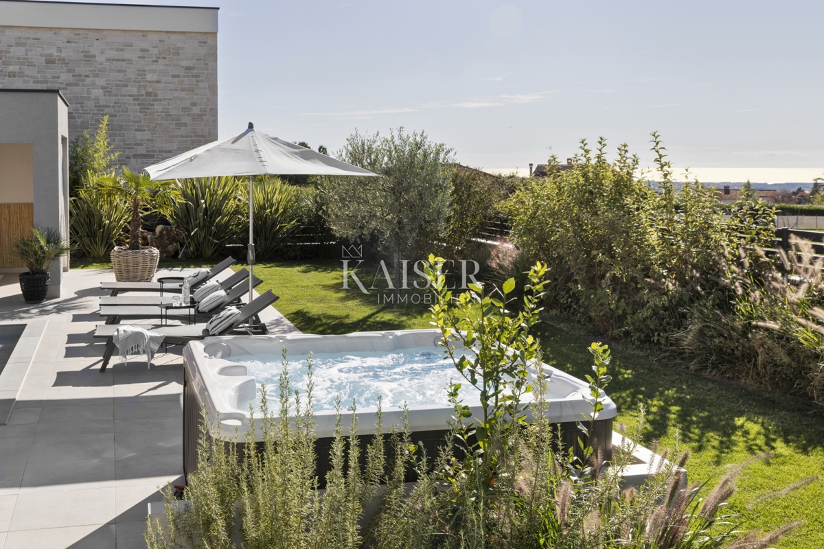 Istra - Poreč, luksuzna vila s pogledom na morje, bazenom in savno