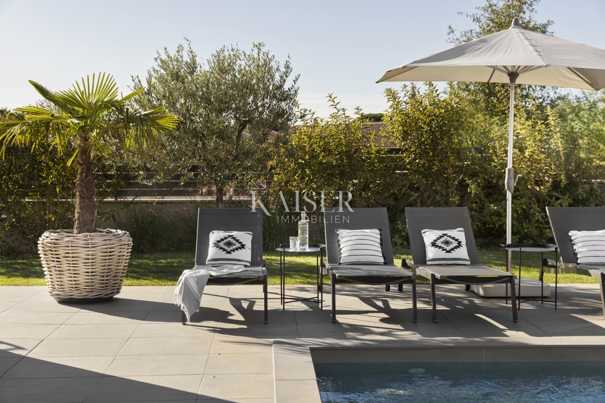 Istra - Poreč, luksuzna vila s pogledom na morje, bazenom in savno