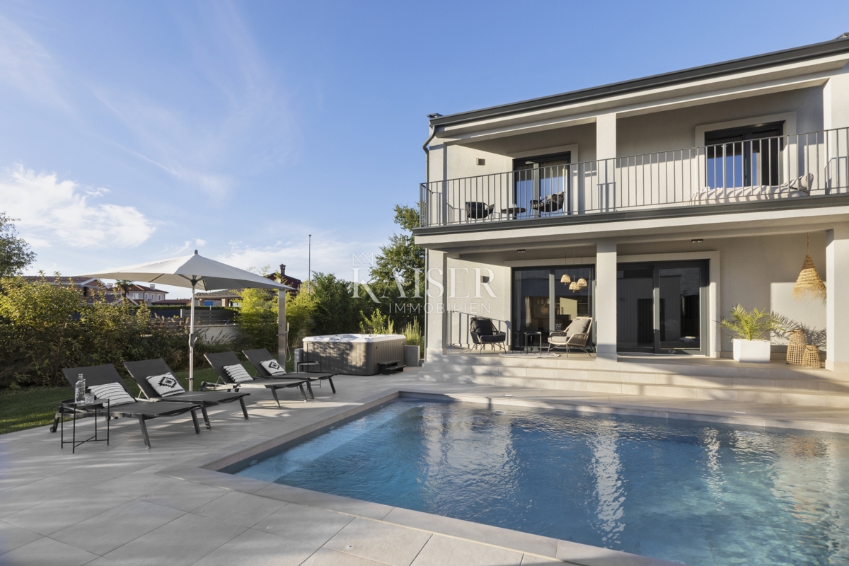 Istra - Poreč, luksuzna vila s pogledom na morje, bazenom in savno