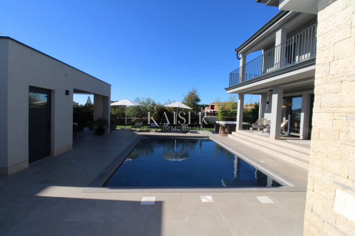 Istra - Poreč, luksuzna vila s pogledom na morje, bazenom in savno