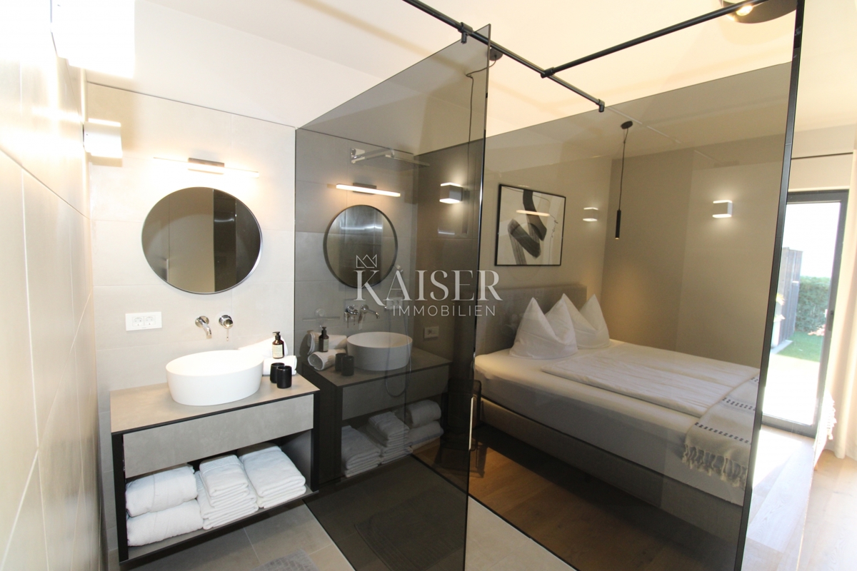 Istra - Poreč, luksuzna vila s pogledom na morje, bazenom in savno