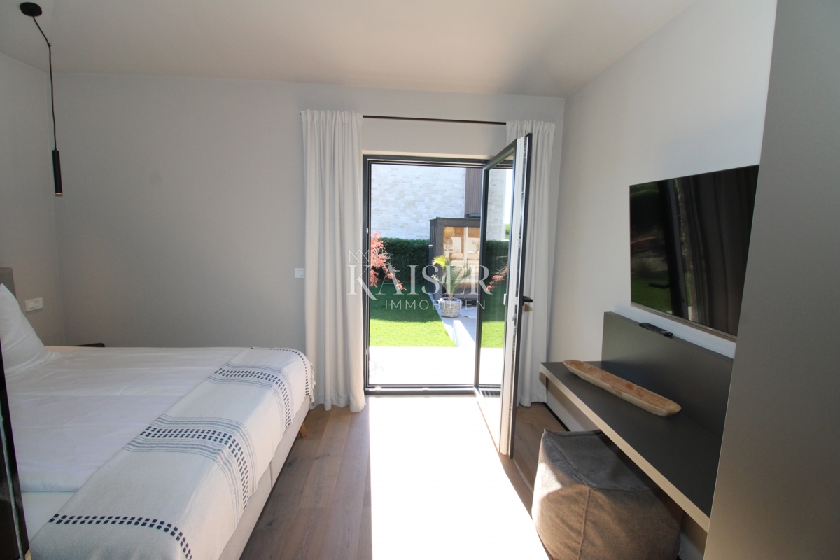 Istra - Poreč, luksuzna vila s pogledom na morje, bazenom in savno