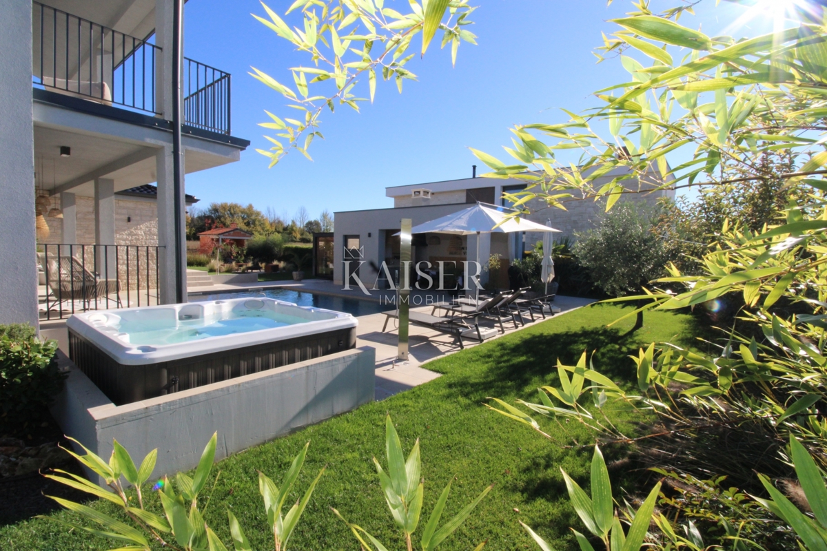 Istra - Poreč, luksuzna vila s pogledom na morje, bazenom in savno