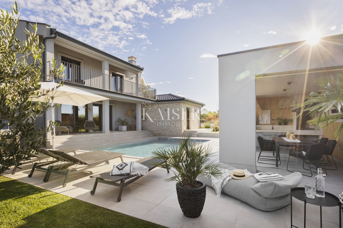 Istra - Poreč, luksuzna vila s pogledom na morje, bazenom in savno