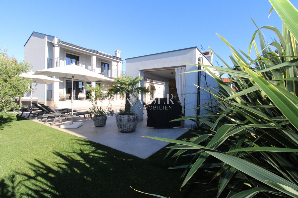 Istra - Poreč, luksuzna vila s pogledom na morje, bazenom in savno