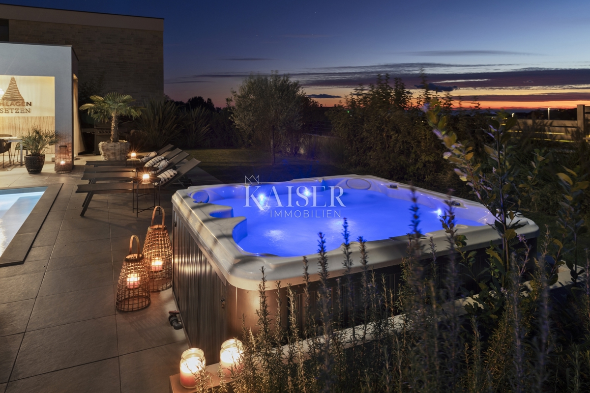 Istra - Poreč, luksuzna vila s pogledom na morje, bazenom in savno