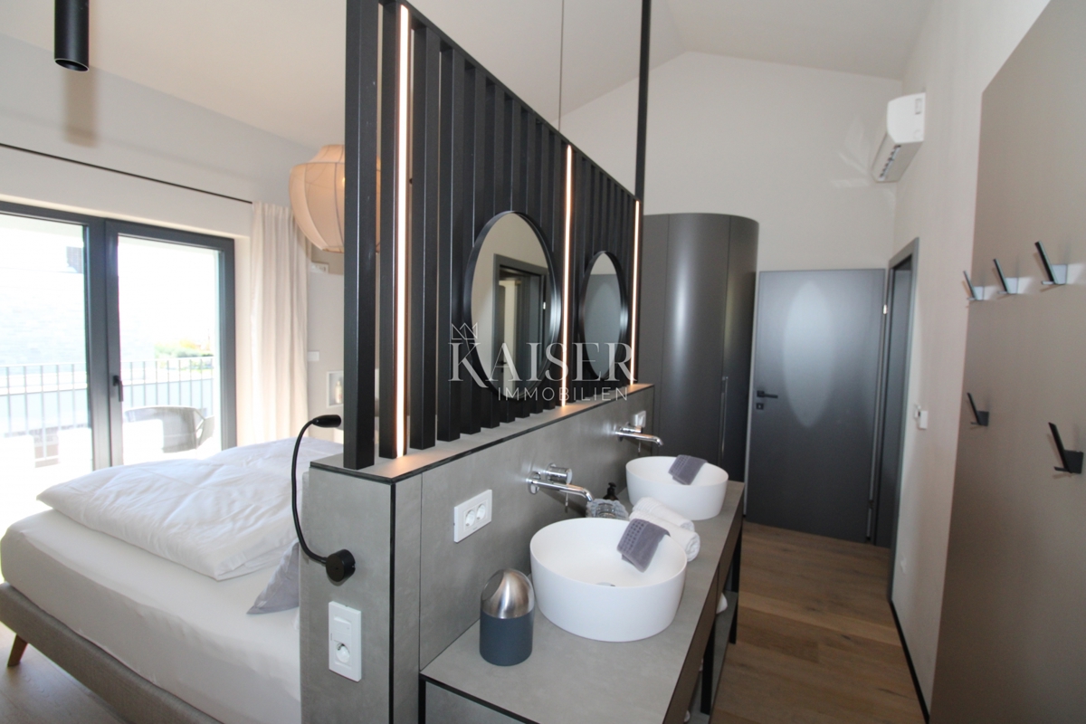 Istra - Poreč, luksuzna vila s pogledom na morje, bazenom in savno