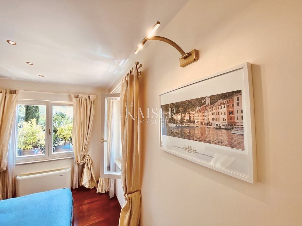 Opatija, Ičići – Nadstropje vile v beneškem slogu z veliko teraso in čudovitim pogledom na morje