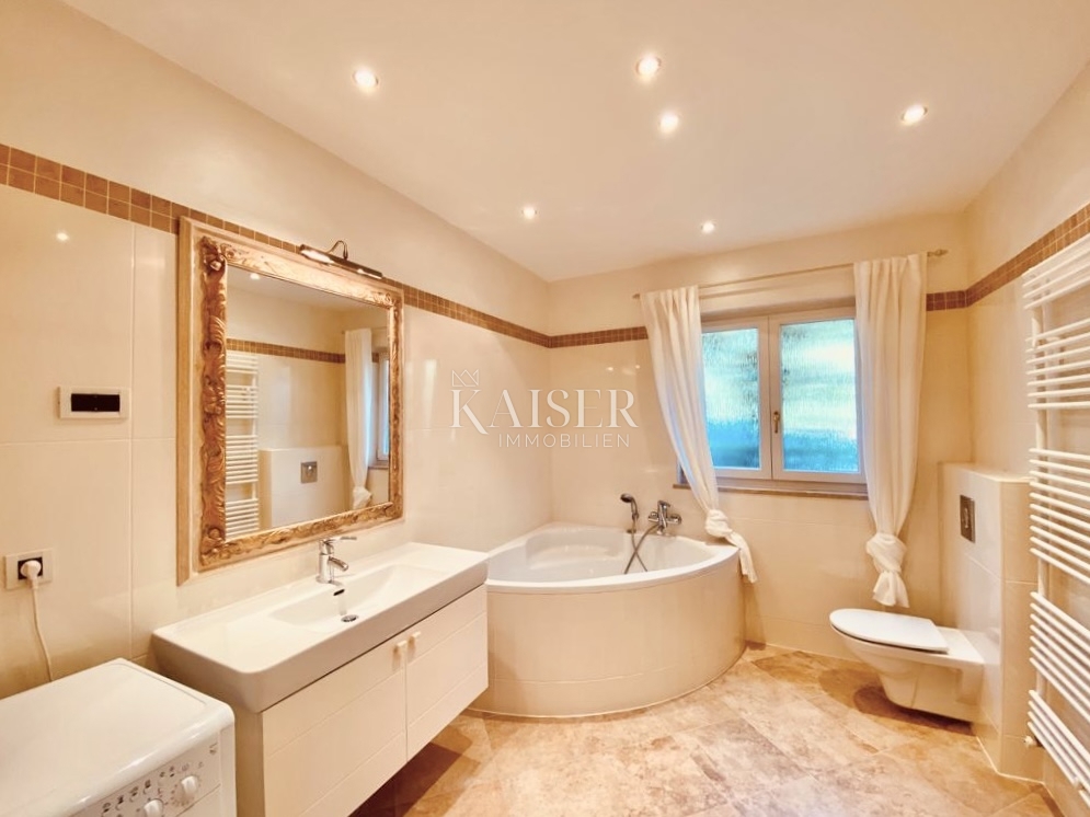 Opatija, Ičići – Nadstropje vile v beneškem slogu z veliko teraso in čudovitim pogledom na morje