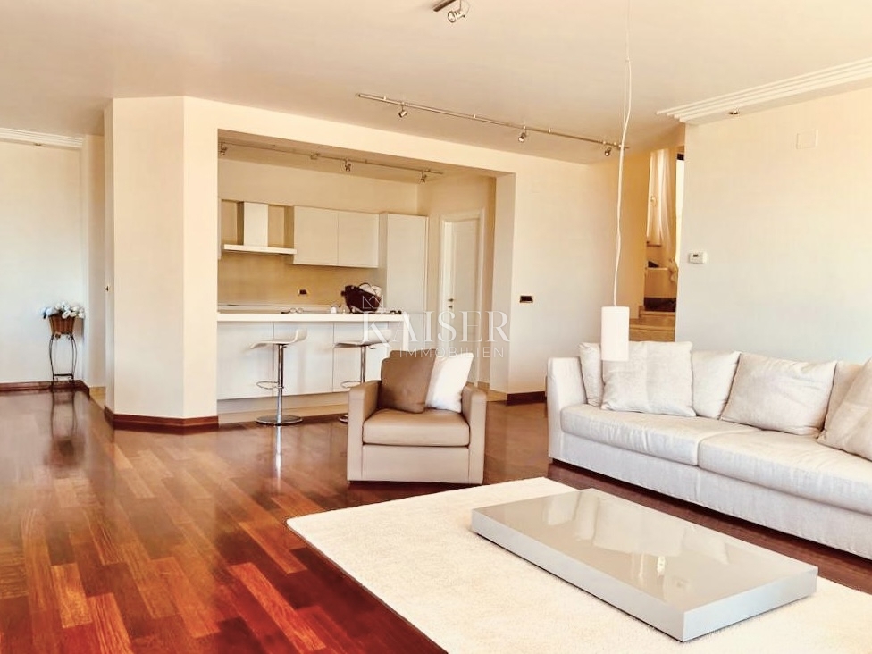 Opatija, Ičići – Nadstropje vile v beneškem slogu z veliko teraso in čudovitim pogledom na morje