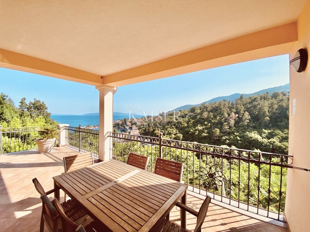 Opatija, Ičići – Nadstropje vile v beneškem slogu z veliko teraso in čudovitim pogledom na morje