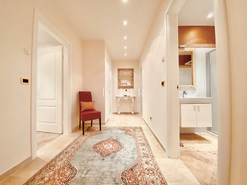 Opatija, Ičići – Nadstropje vile v beneškem slogu z veliko teraso in čudovitim pogledom na morje