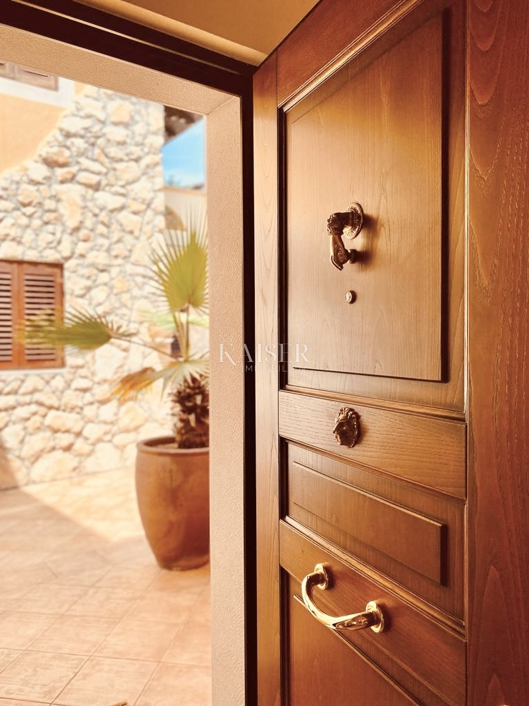 Opatija, Ičići – Nadstropje vile v beneškem slogu z veliko teraso in čudovitim pogledom na morje