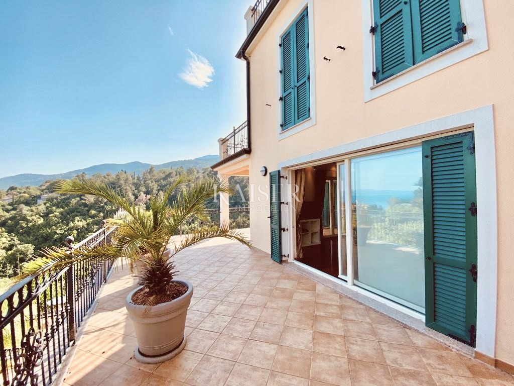 Opatija, Ičići – Nadstropje vile v beneškem slogu z veliko teraso in čudovitim pogledom na morje