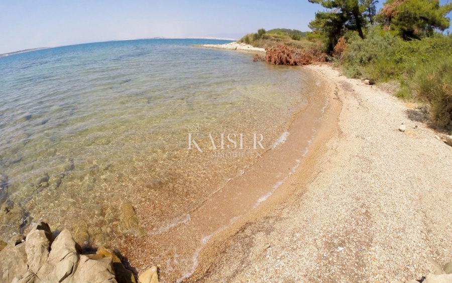  Zazidljivo zemljišče Ljubač, Ražanac, 615m2