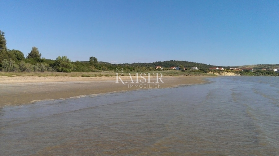  Zazidljivo zemljišče Ljubač, Ražanac, 615m2