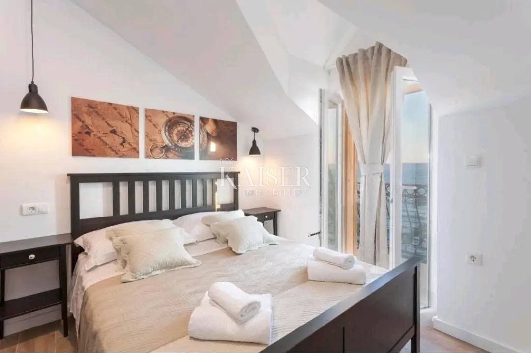 Živogošće Porat - Očarljiva kamnita hiša s tremi apartmaji, prva vrsta do morja